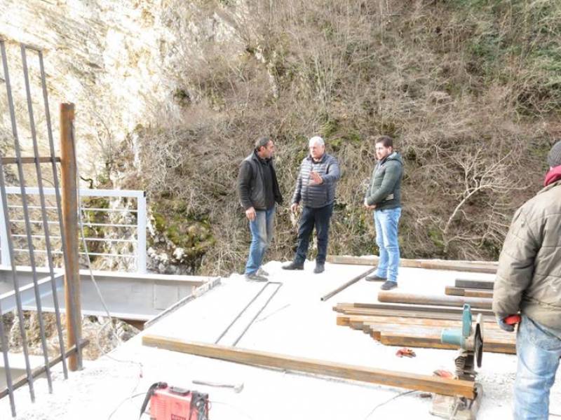 ღვირიშის ჩანჩქერზე მიმდინარე სამუშაოები დაათვალიერეს საკრებულოს თანამდებობის პირებმა